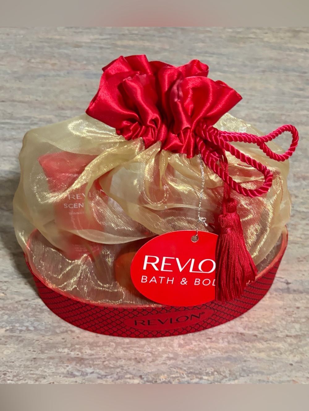 Revlon Scentsous A Provocative Medley of Red Tea, Ginger & more Bath & Body Set